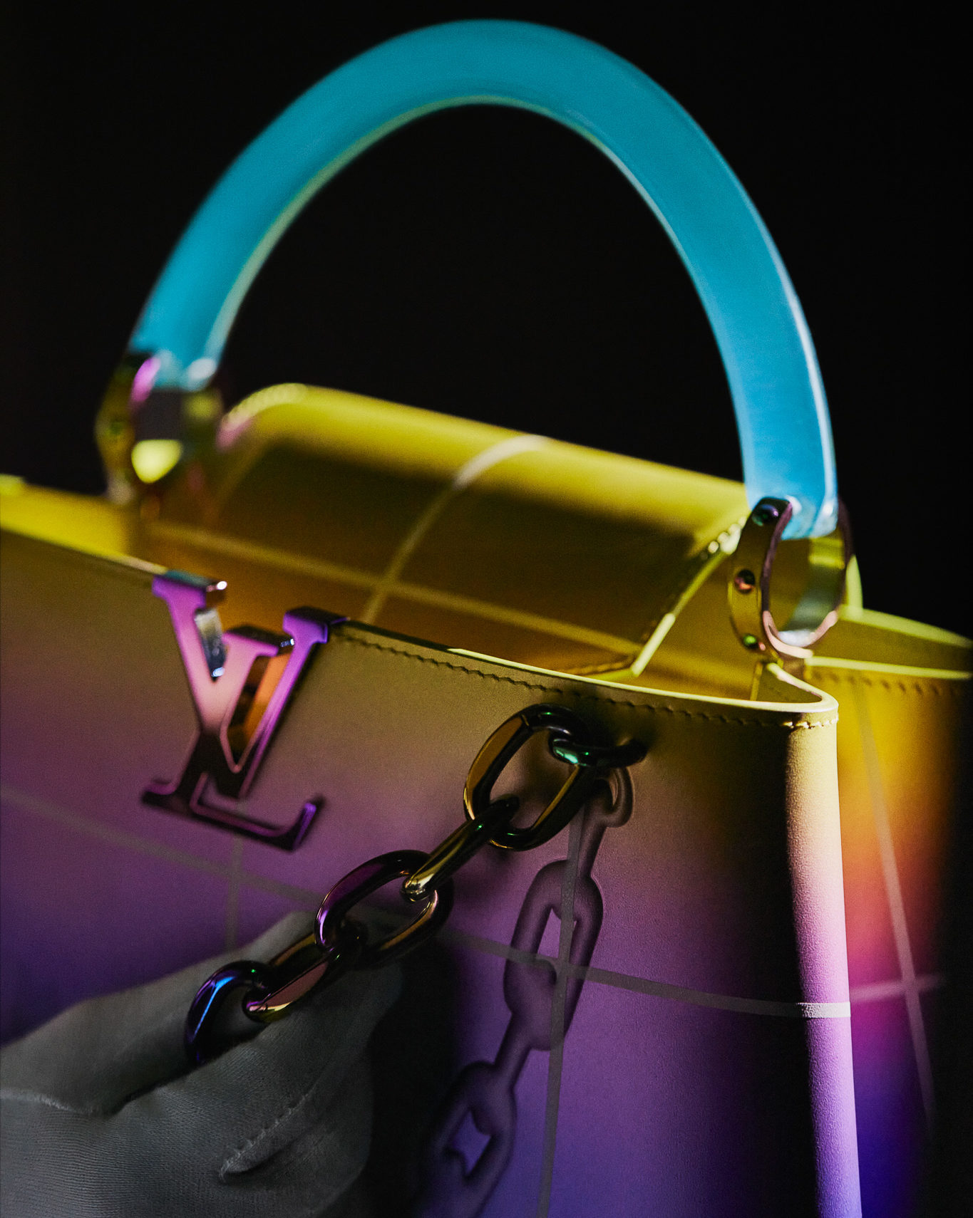 Louis Vuitton on X: Artycapucines Auction. Combining modern artistry with # LouisVuitton's savoir-faire, the #LVCapucines' iconic design has inspired  the creativity of numerous international artists. Discover the collection  and join the #SothebysParis