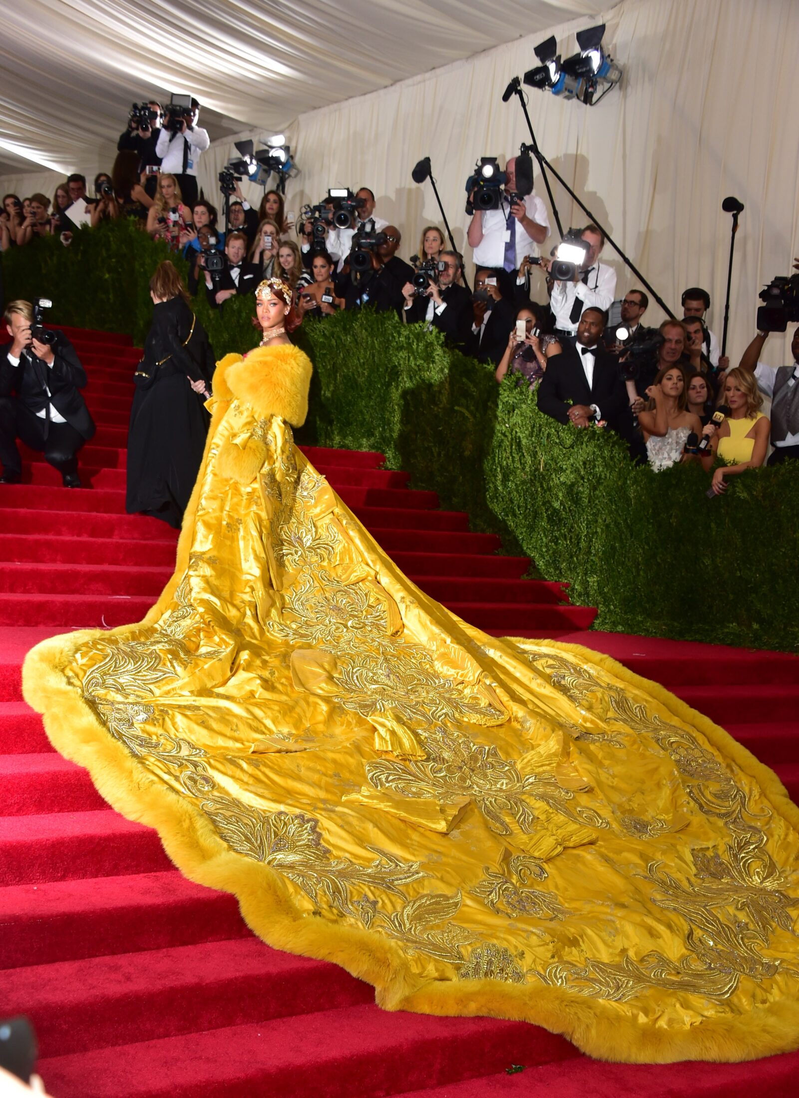 20 Memorable Met Gala Moments, From Mirror Selfies To Katy Perry’s ...