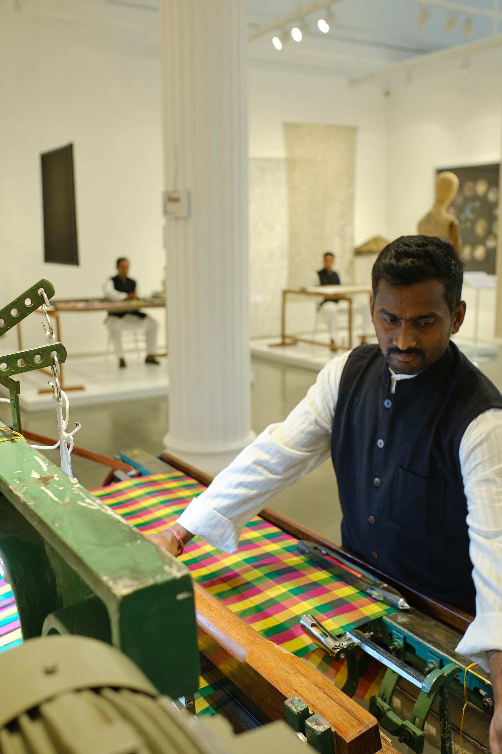 Christian Dior Mumbai India Artisans Chanakya Ateliers weaving a madras check