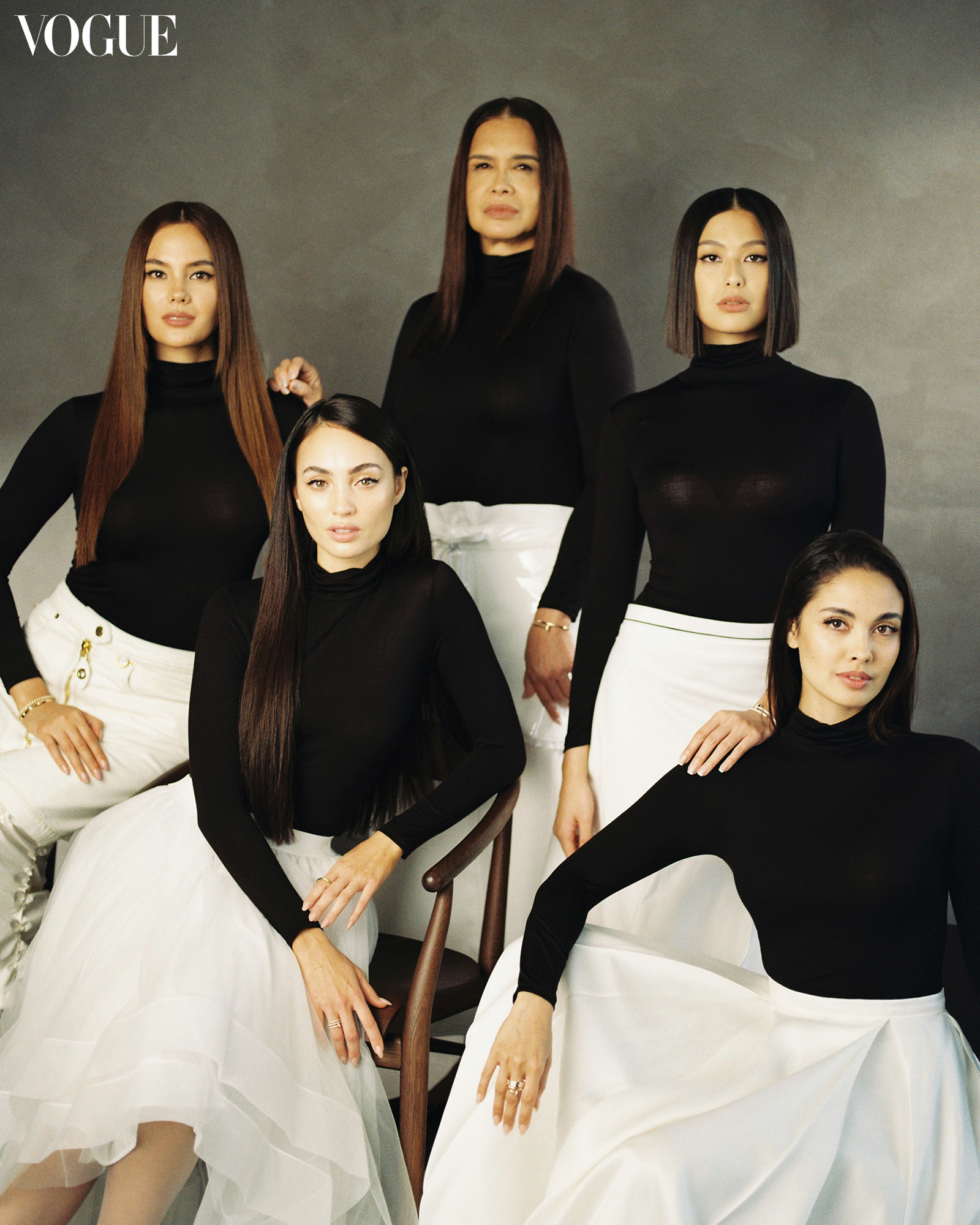 Megan Young, Melanie Marquez, Catriona Gray, R'Bonney Gabriel, and Michelle Dee posing in a black and white ensemble
