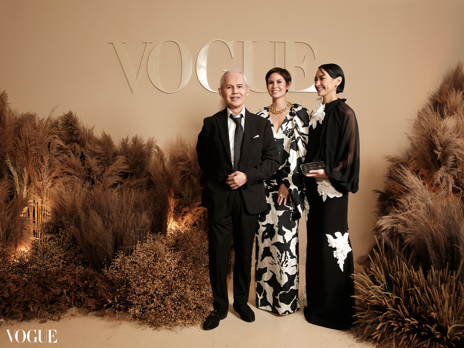 Inno Sotto, Marga Valdes, and Bea Valdes posing at the photo wall at the Vogue Philippines Gala 2023