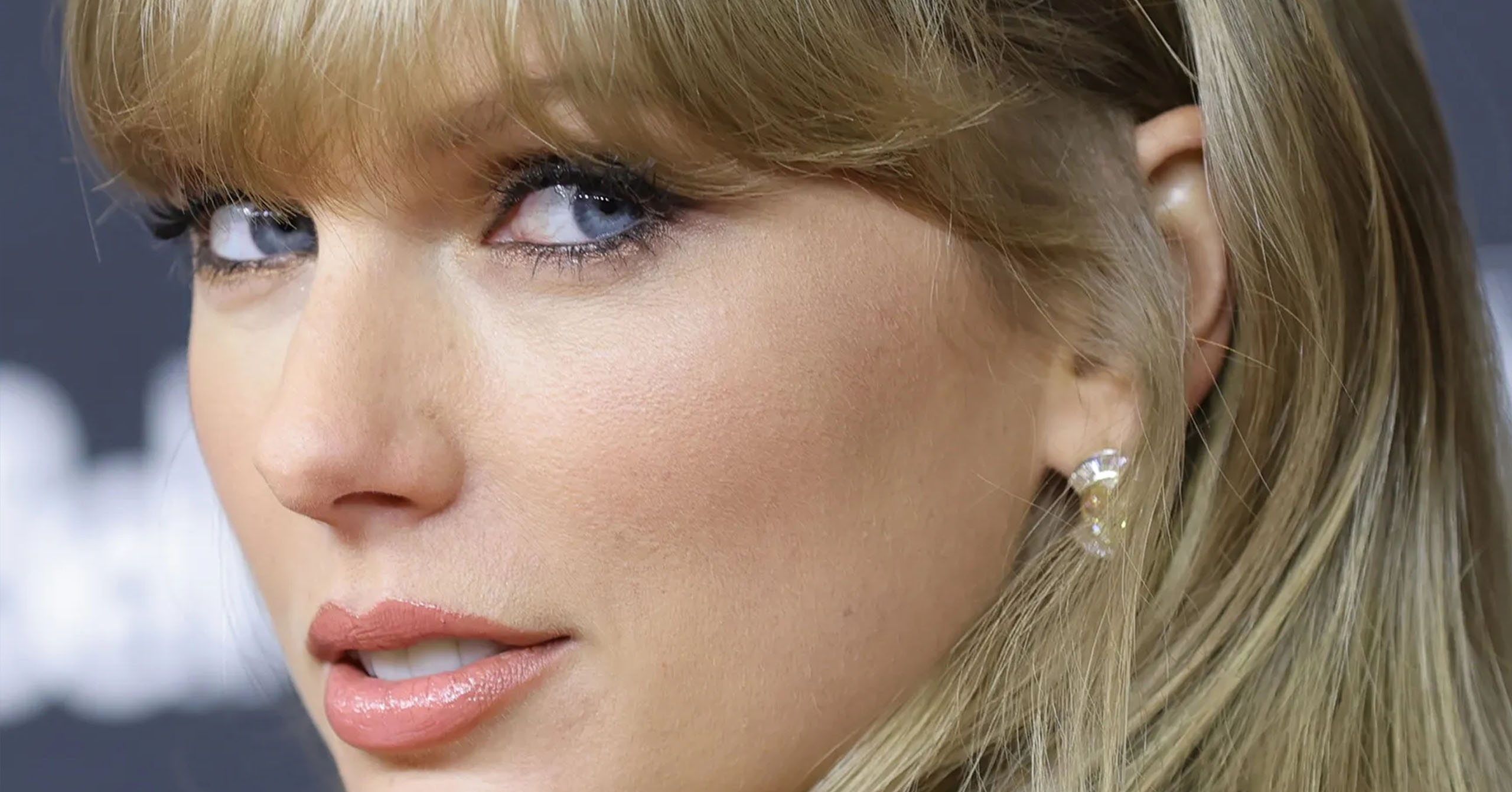 5 Different Bangs And Fringes That You Would See In 2024   Bangs Will Be Big In 2024 TAYLOR SWIFT L 