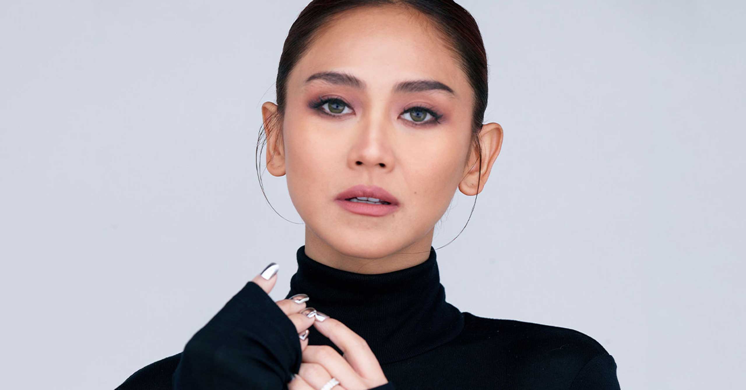 Sarah Geronimo is awarded the Global Force Award in Understated Style